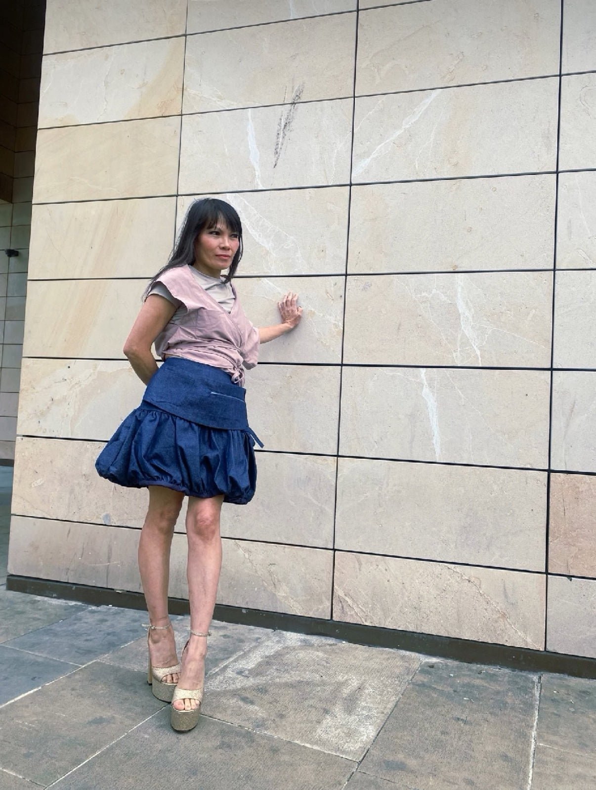 Denim utility bubble hem belt skirt